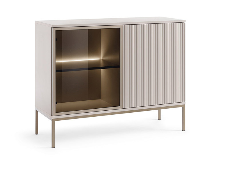 Komoda z przeszkleniem i oświetleniem SENTO K104 1 pkt. LED cashmere Komoda z przeszkleniem i oświetleniem SENTO K104 1 pkt. LED cashmere